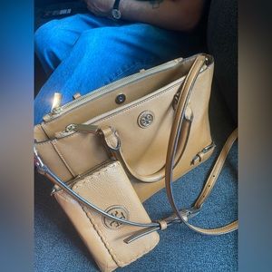 TORY BURCH PURSE AND WALLET